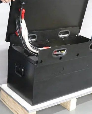अनुकूलित गहरी चक्र लिथियम आयन बैटरी उच्च शक्ति 24V 48V 300Ah LiFePO4 फोर्कलिफ्ट बैटरी