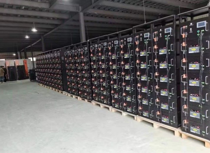ईएसएस 10 वर्ष जीवनकाल आउटडोर बैटरी कैबिनेट 1MWh 5MWh 10MWh 20ft 40ft कंटेनर सौर बैटरी ऊर्जा भंडारण प्रणाली